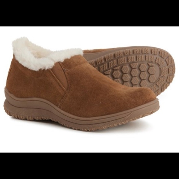 Minnetonka Shoes - NWT Minnetonka Women's Suede Shoes sz 10 Tan Beige Camel